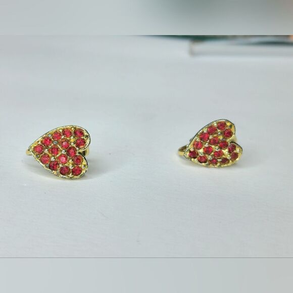Vintage dainty gold ruby heart earrings - Picture 1 of 9
